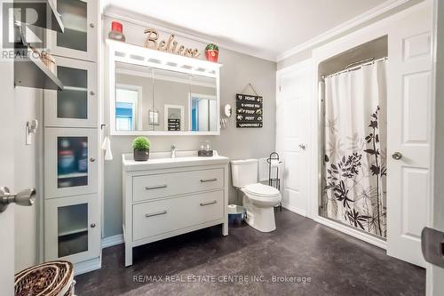 105 - 6 Niagara Street, Grimsby, ON - Indoor Photo Showing Bathroom