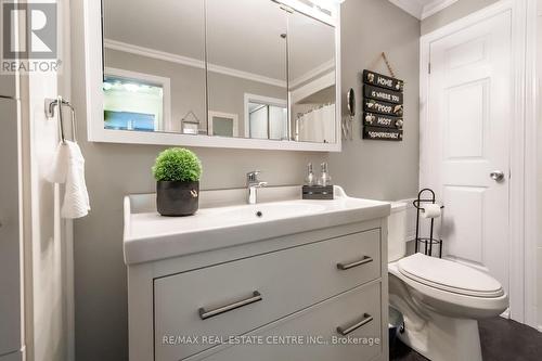 105 - 6 Niagara Street, Grimsby, ON - Indoor Photo Showing Bathroom