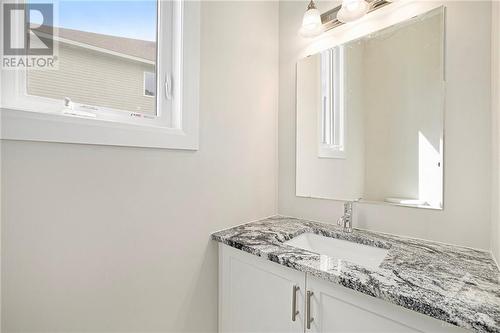 13 Cummings Avenue, Carleton Place, ON - Indoor Photo Showing Bathroom