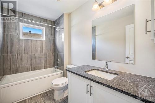 9 Cummings Avenue, Carleton Place, ON - Indoor Photo Showing Bathroom