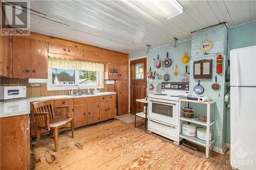 3329 Galetta Side Road, Arnprior, ON - Indoor Photo Showing Kitchen With Double Sink