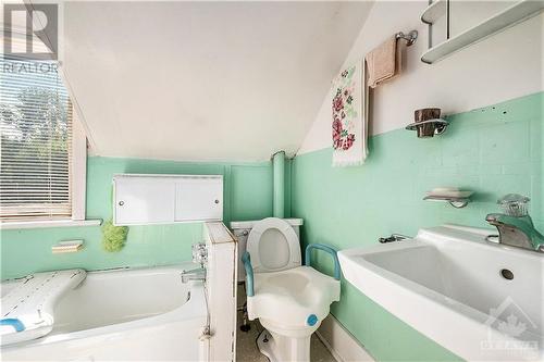 3329 Galetta Side Road, Arnprior, ON - Indoor Photo Showing Bathroom