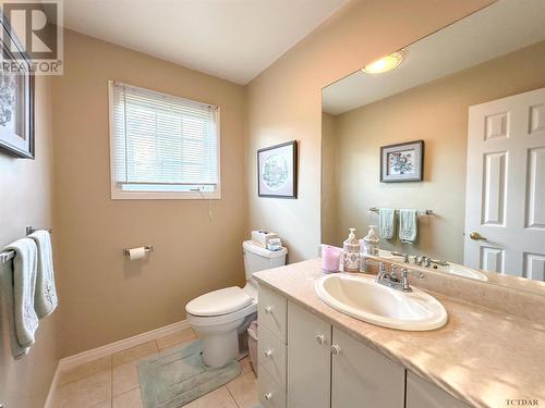 7 Elm St, Iroquois Falls, ON - Indoor Photo Showing Bathroom