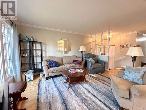 7 Elm St, Iroquois Falls, ON - Indoor Photo Showing Living Room