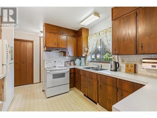 4314 Lakeshore Road, Kelowna, BC - Indoor Photo Showing Kitchen With Double Sink