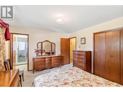 4314 Lakeshore Road, Kelowna, BC - Indoor Photo Showing Bedroom