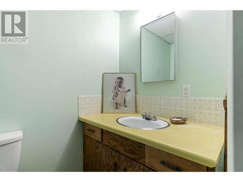 4314 Lakeshore Road, Kelowna, BC - Indoor Photo Showing Bathroom