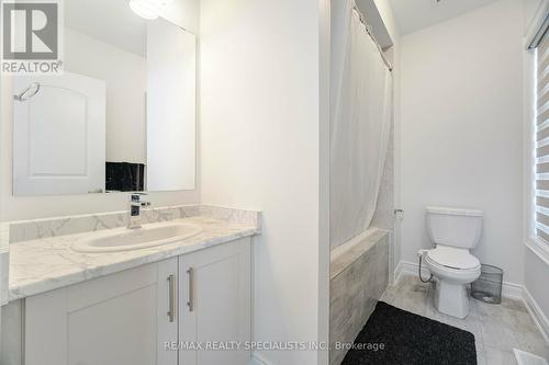 98 Raspberry Ridge Avenue, Caledon, ON - Indoor Photo Showing Bathroom