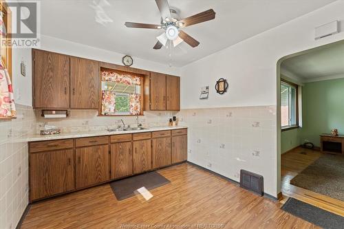 1546 Arthur, Windsor, ON - Indoor Photo Showing Kitchen With Double Sink