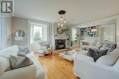 4426 Wilmot Easthope Road, New Hamburg, ON - Indoor Photo Showing Living Room With Fireplace