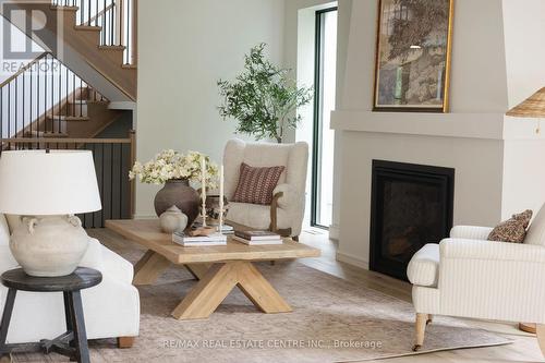 204 King Street, Guelph (Waverley), ON - Indoor Photo Showing Living Room With Fireplace