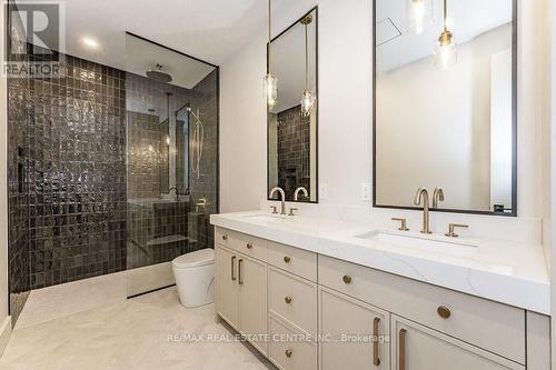 204 King Street, Guelph (Waverley), ON - Indoor Photo Showing Bathroom