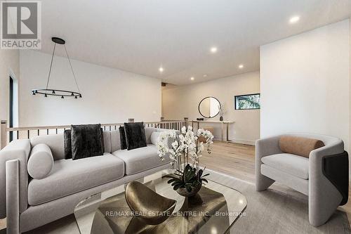 204 King Street, Guelph (Waverley), ON - Indoor Photo Showing Living Room