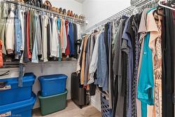 Walk-in closet - 