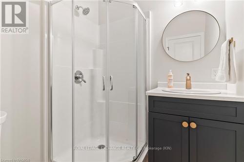 8 - 775 Campbell Avenue, Kincardine, ON - Indoor Photo Showing Bathroom