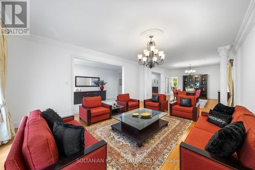 211 Byng Avenue, Toronto (Willowdale East), ON - Indoor Photo Showing Living Room