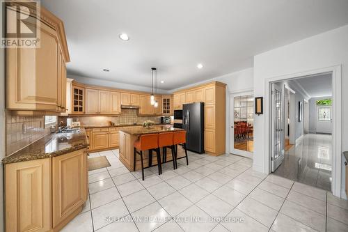 211 Byng Avenue, Toronto (Willowdale East), ON - Indoor Photo Showing Kitchen