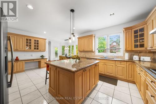 211 Byng Avenue, Toronto (Willowdale East), ON - Indoor Photo Showing Kitchen