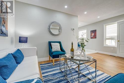 39 Tozer Crescent, Ajax, ON - Indoor Photo Showing Living Room