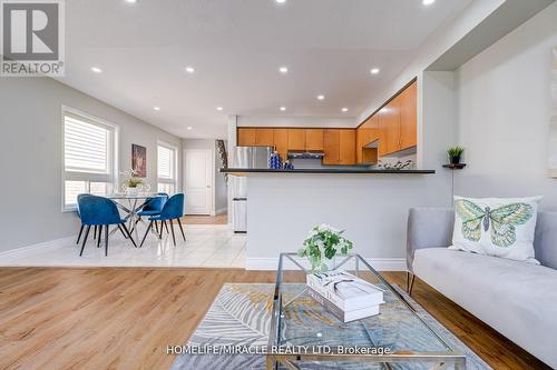 39 Tozer Crescent, Ajax, ON - Indoor Photo Showing Living Room