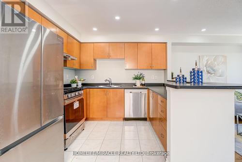 39 Tozer Crescent, Ajax, ON - Indoor Photo Showing Kitchen