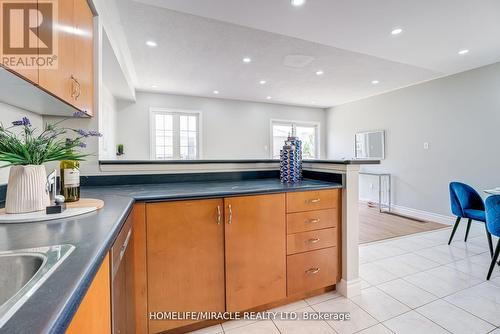 39 Tozer Crescent, Ajax, ON - Indoor Photo Showing Kitchen