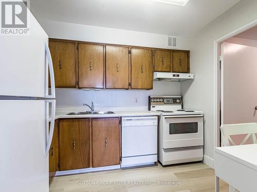 1703 - 1580 Mississauga Valley Boulevard, Mississauga (Mississauga Valleys), ON - Indoor Photo Showing Kitchen With Double Sink