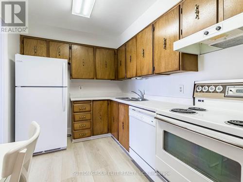 1703 - 1580 Mississauga Valley Boulevard, Mississauga, ON - Indoor Photo Showing Kitchen With Double Sink