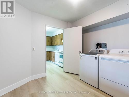 1703 - 1580 Mississauga Valley Boulevard, Mississauga, ON - Indoor Photo Showing Laundry Room