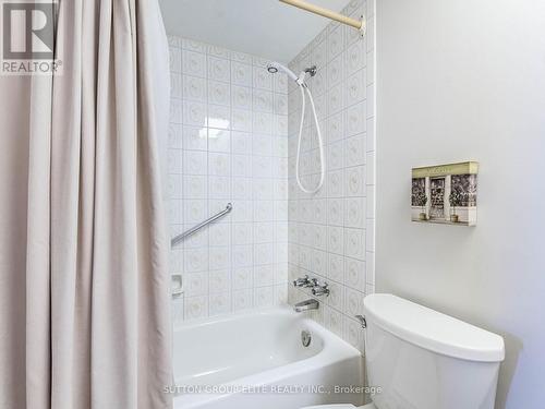 1703 - 1580 Mississauga Valley Boulevard, Mississauga, ON - Indoor Photo Showing Bathroom