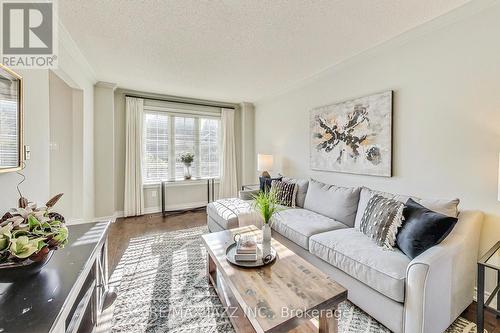 81 Blackcreek Trail, Clarington (Courtice), ON - Indoor Photo Showing Living Room