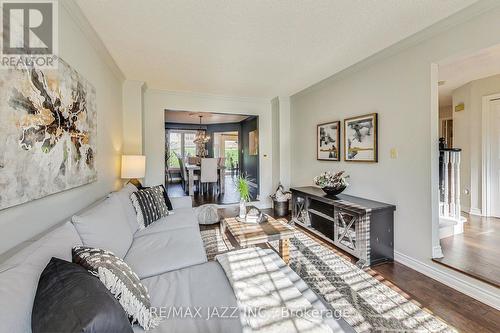 81 Blackcreek Trail, Clarington (Courtice), ON - Indoor Photo Showing Living Room