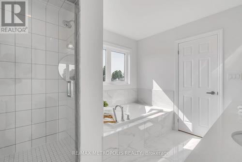 58 Belmont Drive, Clarington (Newcastle), ON - Indoor Photo Showing Bathroom