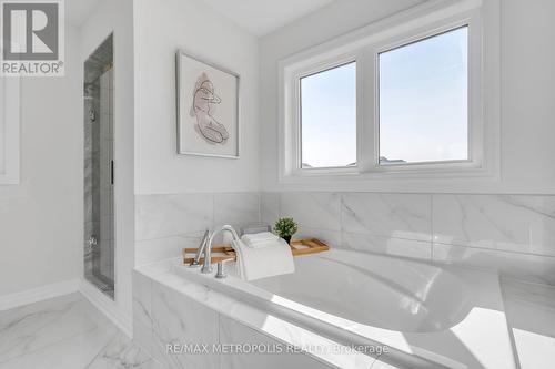 58 Belmont Drive, Clarington (Newcastle), ON - Indoor Photo Showing Bathroom