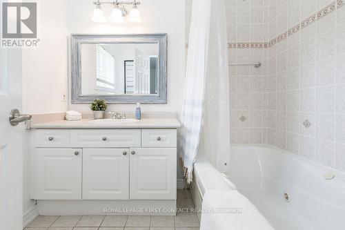 31 Vanderpost Crescent, Essa (Thornton), ON - Indoor Photo Showing Bathroom