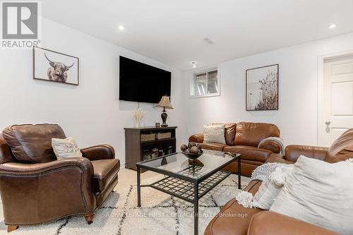 31 Vanderpost Crescent, Essa (Thornton), ON - Indoor Photo Showing Living Room