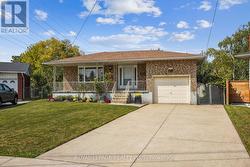 40 FOREST HILL CRESCENT  Hamilton, ON L8K 5V1