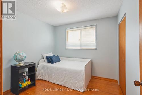 40 Forest Hill Crescent, Hamilton, ON - Indoor Photo Showing Bedroom