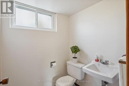 40 Forest Hill Crescent, Hamilton, ON - Indoor Photo Showing Bathroom