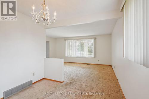 40 Forest Hill Crescent, Hamilton, ON - Indoor Photo Showing Other Room