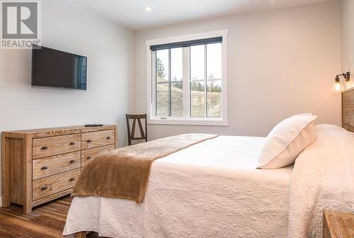 655 Taynton  Drive, Invermere, BC - Indoor Photo Showing Bedroom