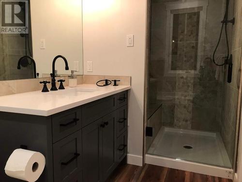 655 Taynton  Drive, Invermere, BC - Indoor Photo Showing Bathroom