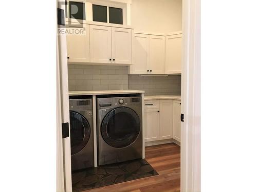 655 Taynton  Drive, Invermere, BC - Indoor Photo Showing Laundry Room