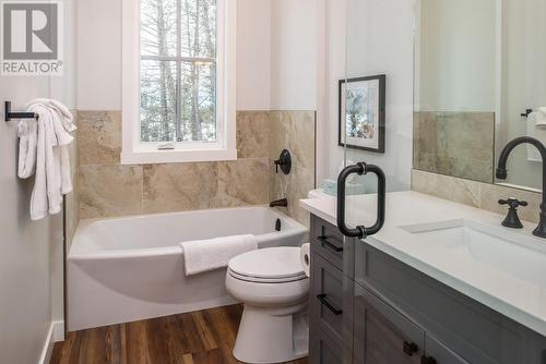 655 Taynton  Drive, Invermere, BC - Indoor Photo Showing Bathroom