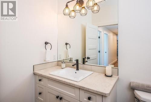 655 Taynton  Drive, Invermere, BC - Indoor Photo Showing Bathroom