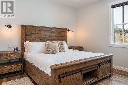 655 Taynton  Drive, Invermere, BC - Indoor Photo Showing Bedroom