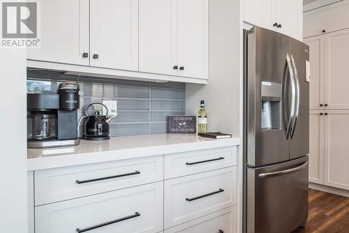 655 Taynton  Drive, Invermere, BC - Indoor Photo Showing Kitchen