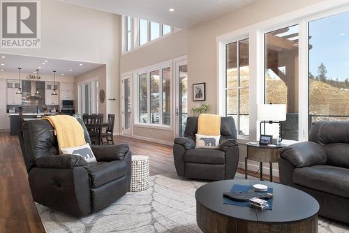 655 Taynton  Drive, Invermere, BC - Indoor Photo Showing Living Room