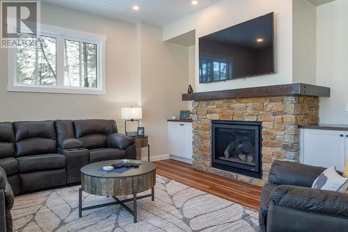 655 Taynton  Drive, Invermere, BC - Indoor Photo Showing Living Room With Fireplace