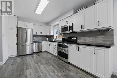 2 - 2185 Fairchild Boulevard, Burlington, ON - Indoor Photo Showing Kitchen